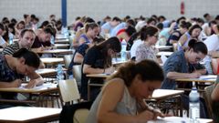 Exámenes de las oposiciones a educación en un instituto de Ourense