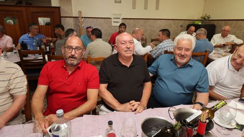 COMIDA DE DESPEDIDA A JAVIER MARCOS BARREIRO, JEFE DE ESCUADRON DE VIGILANCIA AEREA DEL BARBANZA EN EL RESTAURANTE BENJAM�N DE ROIS