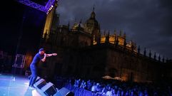 Martes 21. La superestrella alemana del reggae Gentleman hizo bailar a todos los asistentes a su concierto en la praza da Quintana.