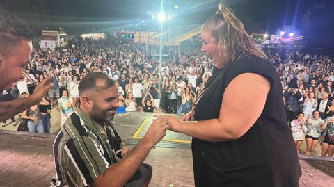 Pedida de mano en una actuaci�n de El Combo Dominicano