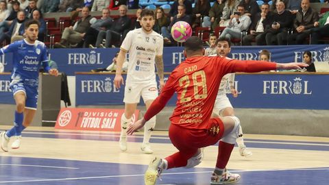 Caio C�sar ataj� el doble penalti.