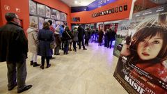 Colas en los cines del centro comercial Los Cantones (A Coru�a)