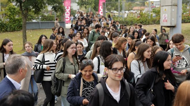 Universitarios en la jornada de bienvenida de la UDC del 2024
