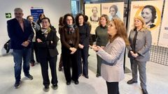 Violeta Izquierdo, comisaria de la muestra, acompa�� a los asistentes al acto inaugural en el Campus