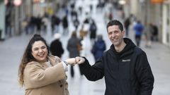 David Romero, con su inquilina, Nerea, que est� muy agradecida de que �l le haya puesto ese precio a su piso de Vigo.