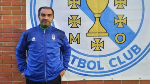 Nico Veiga acaba de ascender al Mondo�edo FC a Segunda Futgal.