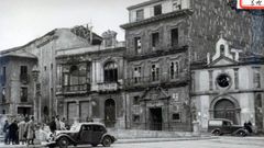 La casa de los Llanes, en la plaza de la Catedral y junto a la capilla de la Balesquida, justo despu�s de la Guerra Civil. Se aprecian los da�os que afectaron a las ventanas, pero no sufri� impactos directos