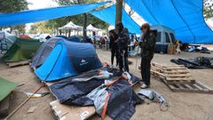 Acampada de j�venes en la Alameda de Pontevedra por el derecho a una vivienda asequible