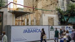 Nuevo edificio en construcci�n en plena calle del Paseo