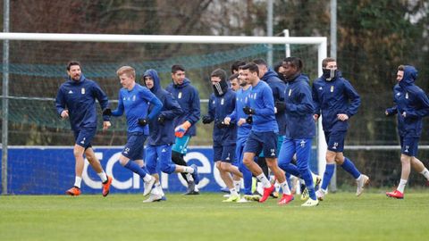 Jugadores del Oviedo en El Requexn