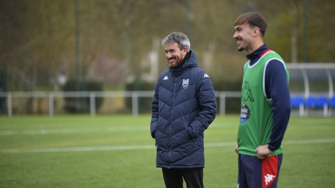 Rub�n Dom�nguez y el canterano Andr� durante el entrenamiento en A Xunqueira 