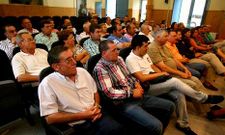 Alcaldes, ediles y afiliados se reunieron en la Casa da Cultura focense.