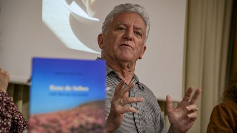 Presentaci�n do libro de Ignacio Castro, �Roxe de Sebes�, no acto mensual de Barbantia