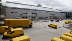 La fachada lateral donde se construye el edificio auxiliar es visible desde la avenida da Sardi�eira, donde�est�n las oficinas de Correos.