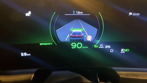 Cuando la autonom�a restante baja de 70 kil�metros empieza lo que se denomina el �estr�s el�ctrico� (miedo a quedarnos tirados) y reducimos la velocidad.