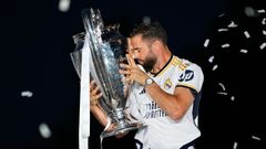 Nacho Fern�ndez.Nacho Fern�ndez con la Champions conquistada por el Real Madrid