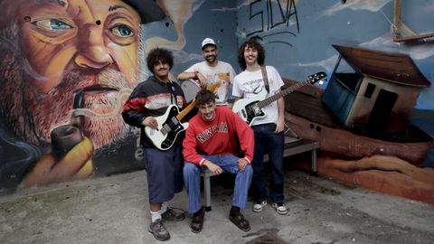  Integrantes de Caf de pota. De izquierda a derecha: Hctor Dorribo (guitarrista), Mario Lage (batera), Yago Quiroga (bajista) y Martn Otero (vocalista). Integrantes de Caf de pota.