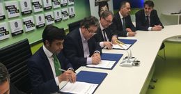 El acuerdo a tres bandas entre la Xunta, el Concello y La Caixa fue suscrito ayer en Pontevedra. 