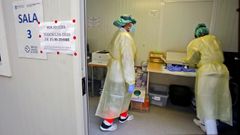 El punto de PCR sin cita del Hospital Provincial, en Pontevedra, tuvo que ampliar su horario por la alta demanda