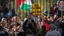 Estudiantes de la Universidad de Columbia, ayer, manifestándose en contra de la financiación estadounidense a Israel.