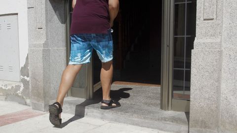 Los vecinos denuncian problemas de accesibilidad en el inmueble de Nar�n.