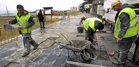 Los operarios sustituir�n las losetas desprendidas y reparar�n una superficie total de 800 metros cuadrados en el paseo.