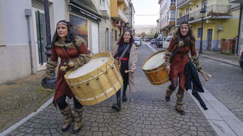 El fuli�n femenino recorri� las calles de Viana.