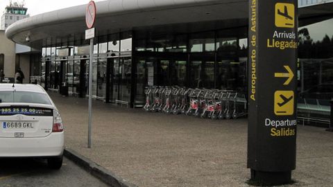 Uno de los accesos al aeropuerto de Asturias, que se encuentra a 93 kil�metros de Ribadeo