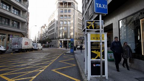 Paradas de taxis vac�as en Santiago por la huelga de 24 horas del gremio. 