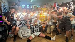 El equipo antelano celebra su notable triunfo en A Moreira