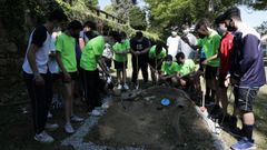 Construyeron cada uno de los hoyos siguiendo sus propios diseos y con material reciclado