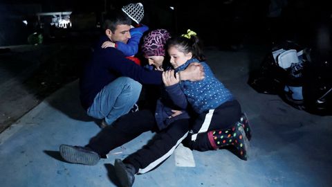 Un nuevo terremoto de 6,4 sacude Turqu�a y derriba las estructuras da�adas hace diez d�as