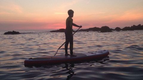 P�del surf en la bah�a del Orz�n