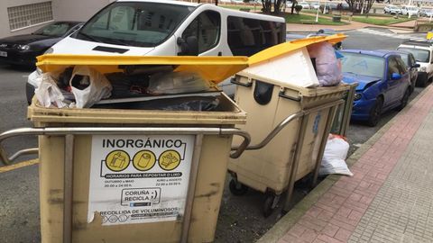 Segundo da (mircoles) con la basura de las calles sin recoger