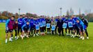 La plantilla del Real Oviedo, junto a los representantes del Banco de Alimentos de Asturias