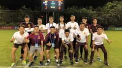 Alfredo, arriba-segundo por la izquierda, con el cuerpo tecnico de la selecci�n china sub-14
