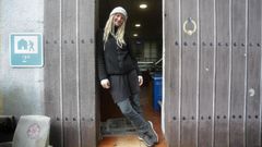 Anna Russ, la peregrina alemana que salt� a la fama tras acampar encima de un nicho en el cementerio de San L�zaro, en Lugo.