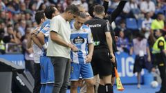 Antonio Hidalgo da instrucciones a Luismi Cruz durante un partido del Deportivo