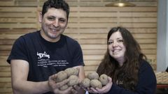 Luis Miguel V�zquez y Raquel Rodr�guez est�n detr�s de Patatas Bollo