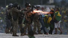 La revuelta de bolsonaristas termina con centenares de detenidos y decenas de heridos