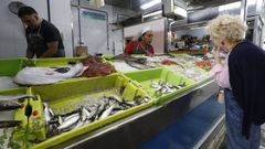 Una de las tres pescaderas de la plaza de Viveiro, el pasado junio