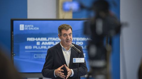 Visita de Alfonso Rueda a la ampliaci�n del IES Aquis Celenis de Caldas de Reis 