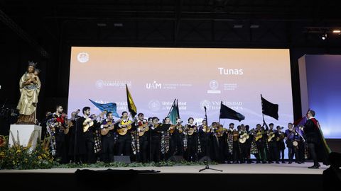 Las tunas de diversas universidades act�an durante el encuentro del papa Le�n XIV con los voluntarios en el Ifema