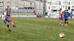 Las im�genes del partido entre el Arousa y el Arteixo