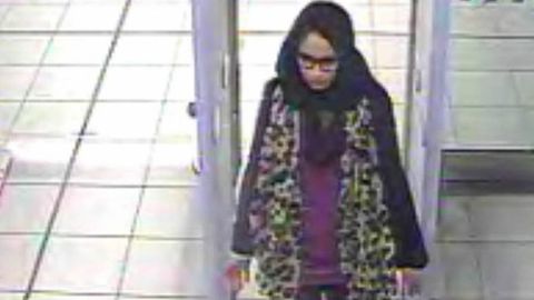 Foto de archivo del Servicio de Polic�a Metropolitano de Londres, que muestra a Shamima Begun en el aeropuerto de Gatwick en febrero del 2015