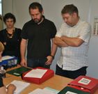 Las familias registraron las firmas en el Concello de Oroso.