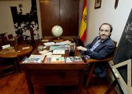 Emilio, nunha das aulas que recrean as distintas etapas educativas na comunidade<span lang= es-es >. </span>