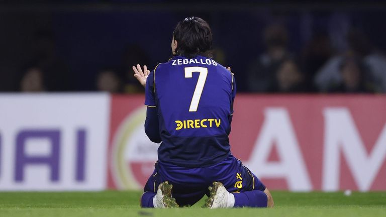 Exequiel Zeballos, objetivo del Celta, en un partido con Boca.