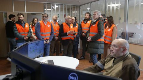 El presidente de la Xunta visit� ayer la sede central de esta cooperativa en Taboada acompa�ador por sus directivos