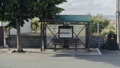 Parada de bus en Seixalbo, donde se quejan por el recorte de servicios.